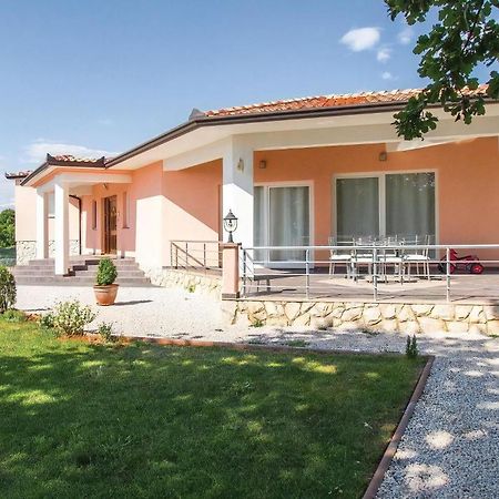 Charmantes Ferienhaus In Marceljani Mit Privatem Pool Лабин Экстерьер фото
